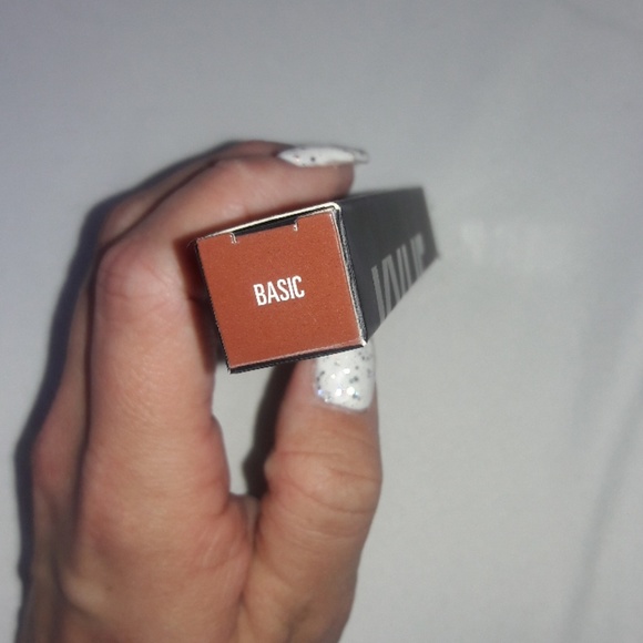 KYLIE liquid velvet lip stick - Picture 3 of 4
